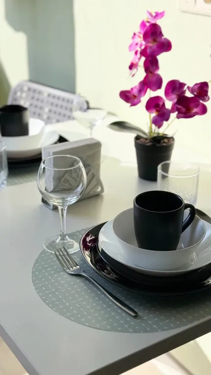 Стильная двухуровневая студия