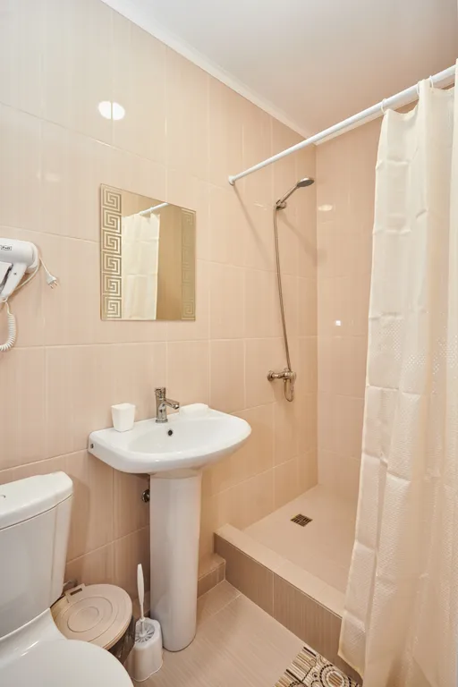 Лофт у моря с патио и бассейном