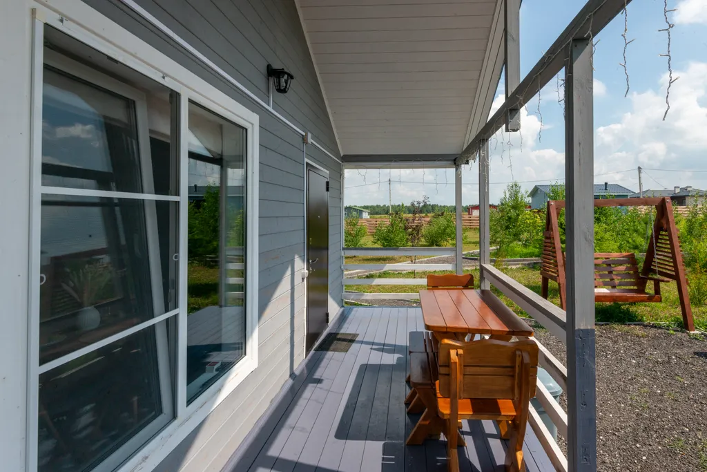 Дом на берегу реки с банным чаном