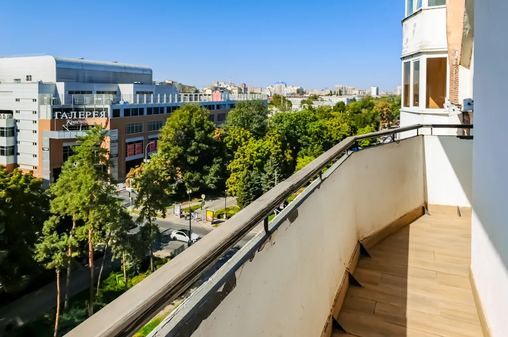 Двухкомнатная квартира в самом центре с парковкой