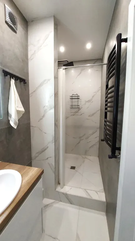 Просторная дизайнерская квартира у моря