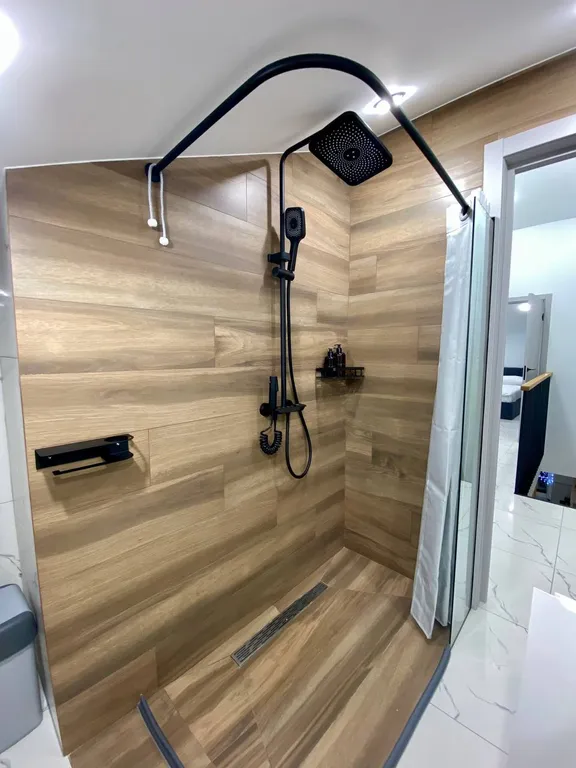 Коттедж Современный большой дом дуплекс с баней — Новоселье