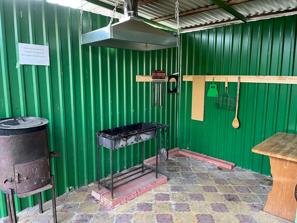 Двухэтажный дом с бассейном, верандой и видом на горы