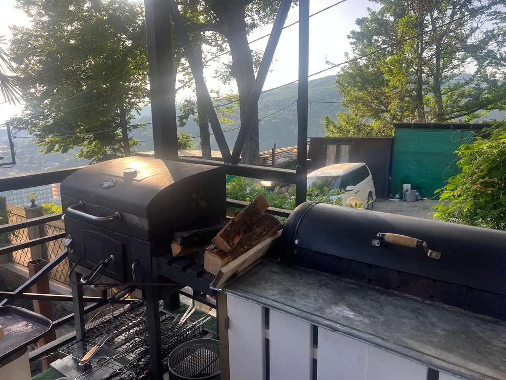 Дом замок с видом на море и горы