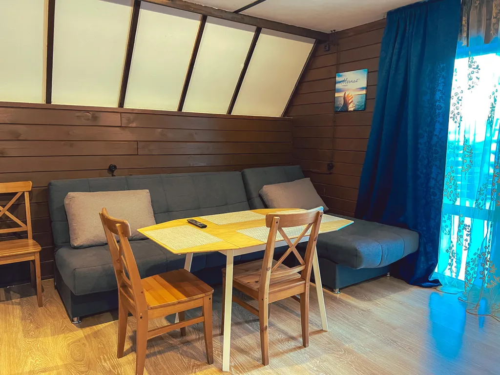 Двухэтажный дом с чаном и баней