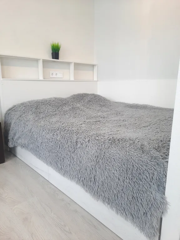 Апартаменты с современным интерьером в новом доме возле парка