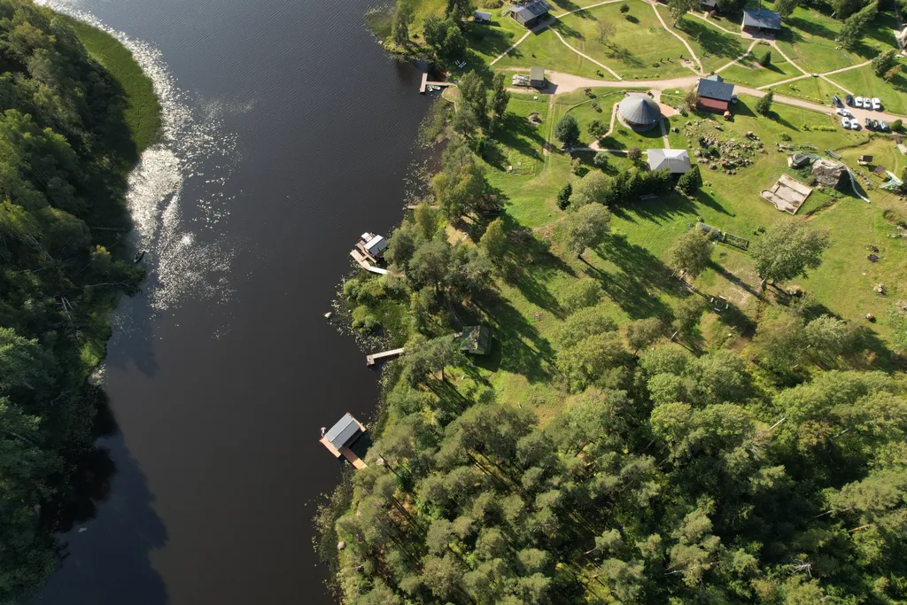 Дом на воде, хаусбот в Карелии
