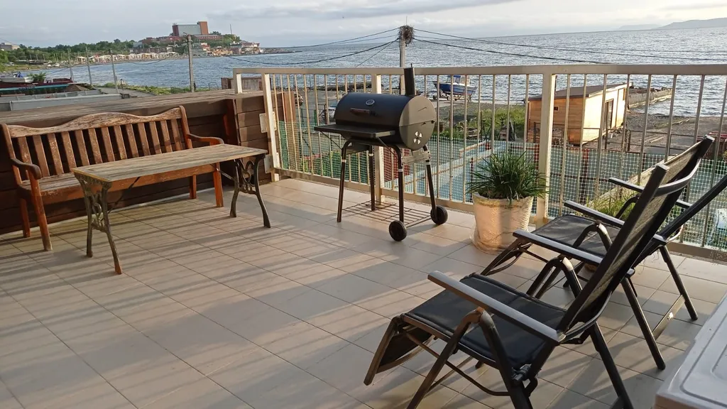 Студия на берегу моря