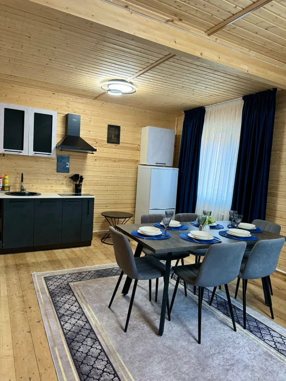 Уютный дом с детской площадкой