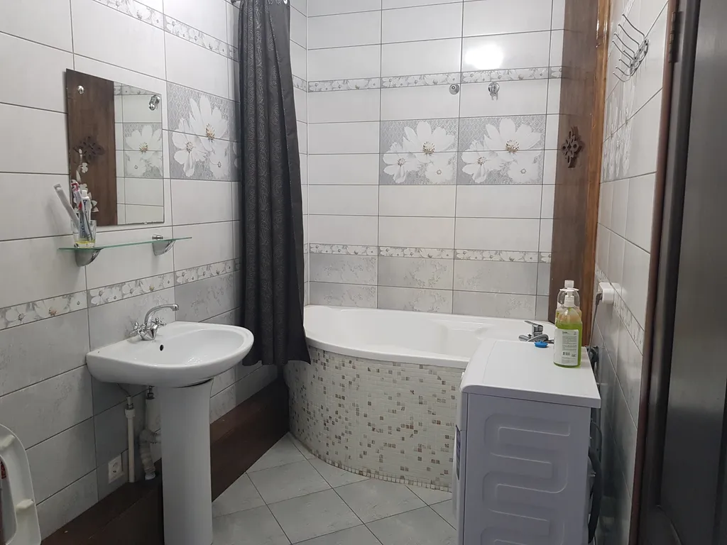 Сдаю посуточно 1 ком квартиру. Ленинский район. Теплый пол. парковка.