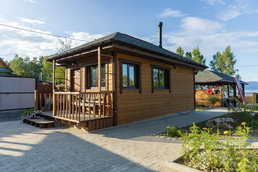 Домик на берегу Байкала