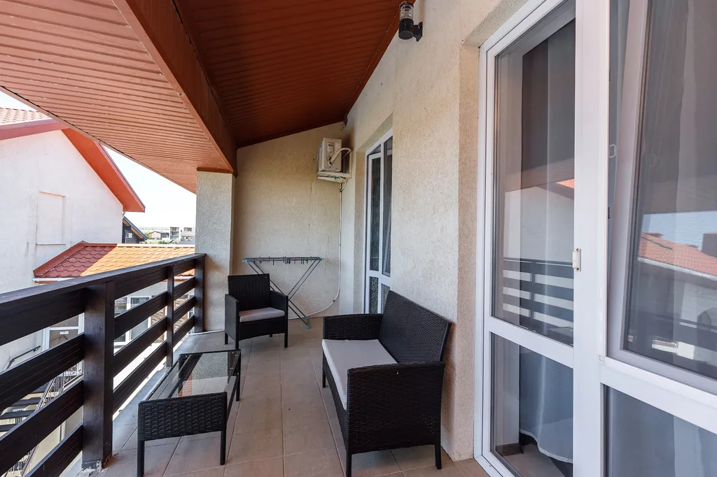 Апартаменты люкс двухкомнатные с большой лоджией и видом на море