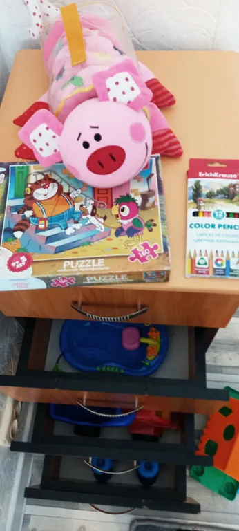 Кондиционер и камин.