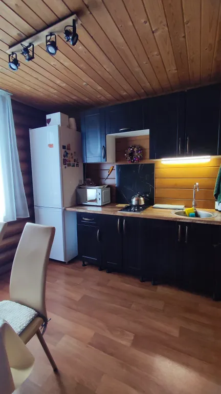 Уютный дом с камином и кедровой баней-бочкой на дровах