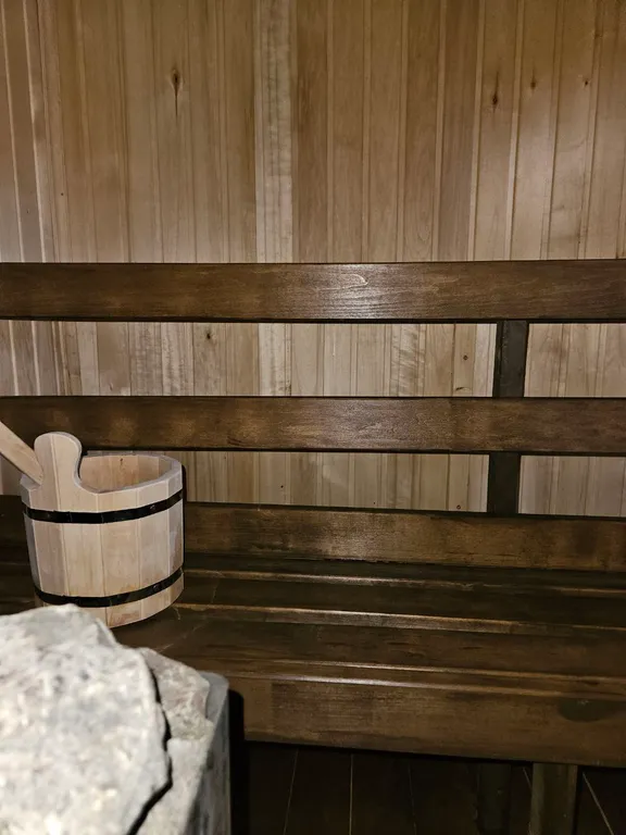 Дом с большой террасой, банным чаном и баней на дровах в окружении леса