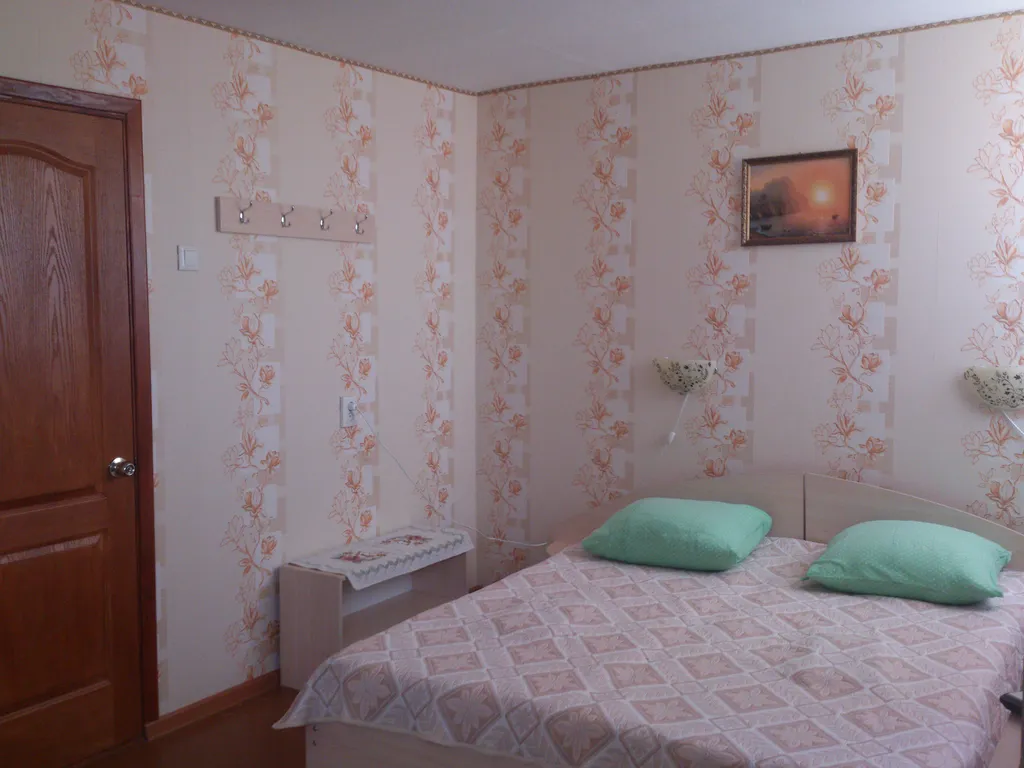 Просторная комната с кондиционером в частном доме