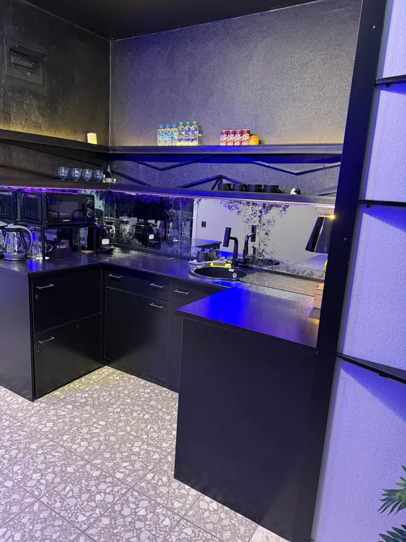 Квартира студия с джакузи и множеством подсветок