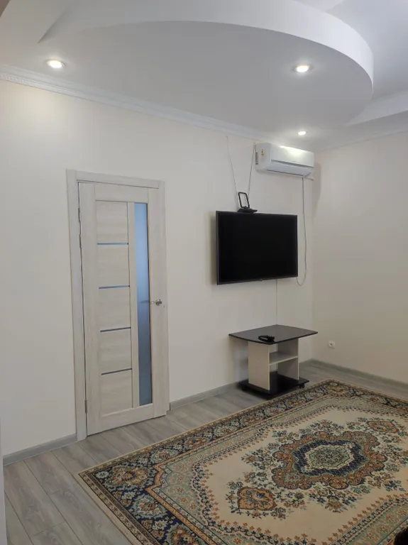 Первый этаж  дома с видом на горы и лес