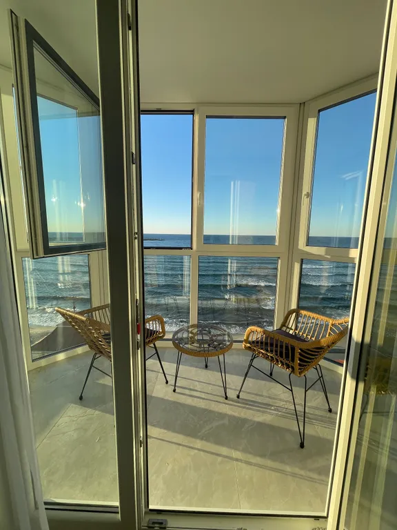 2-х комнатный апартамент с прямым видом на море