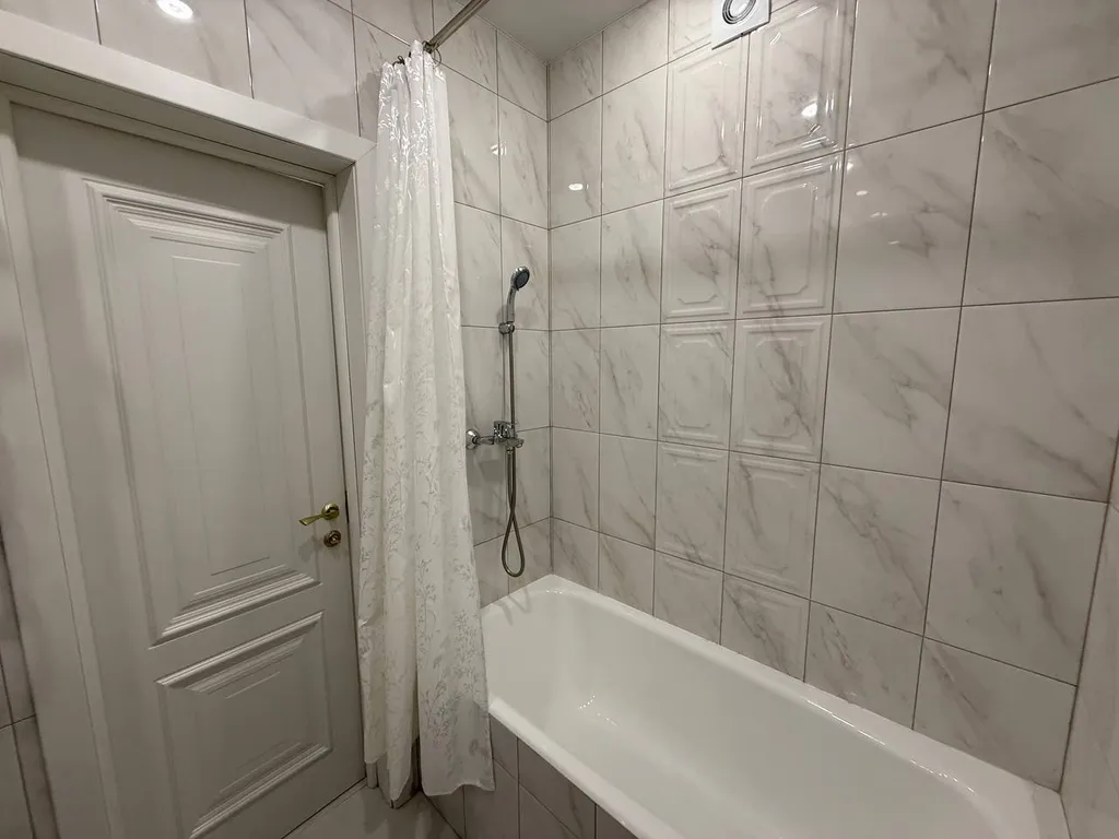 Просторная квартира рядом с видом на море, зона отдыха и бассейн