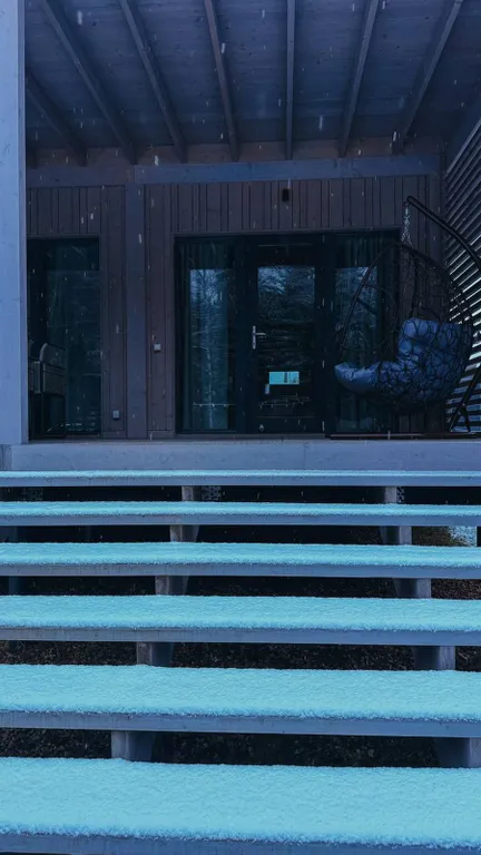 Уютный дом с панорамным видом на лес