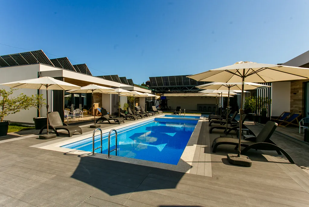 Коттедж с теплым бассейном и банным комплексом, недалеко от моря — аренда посуточно в Амзара