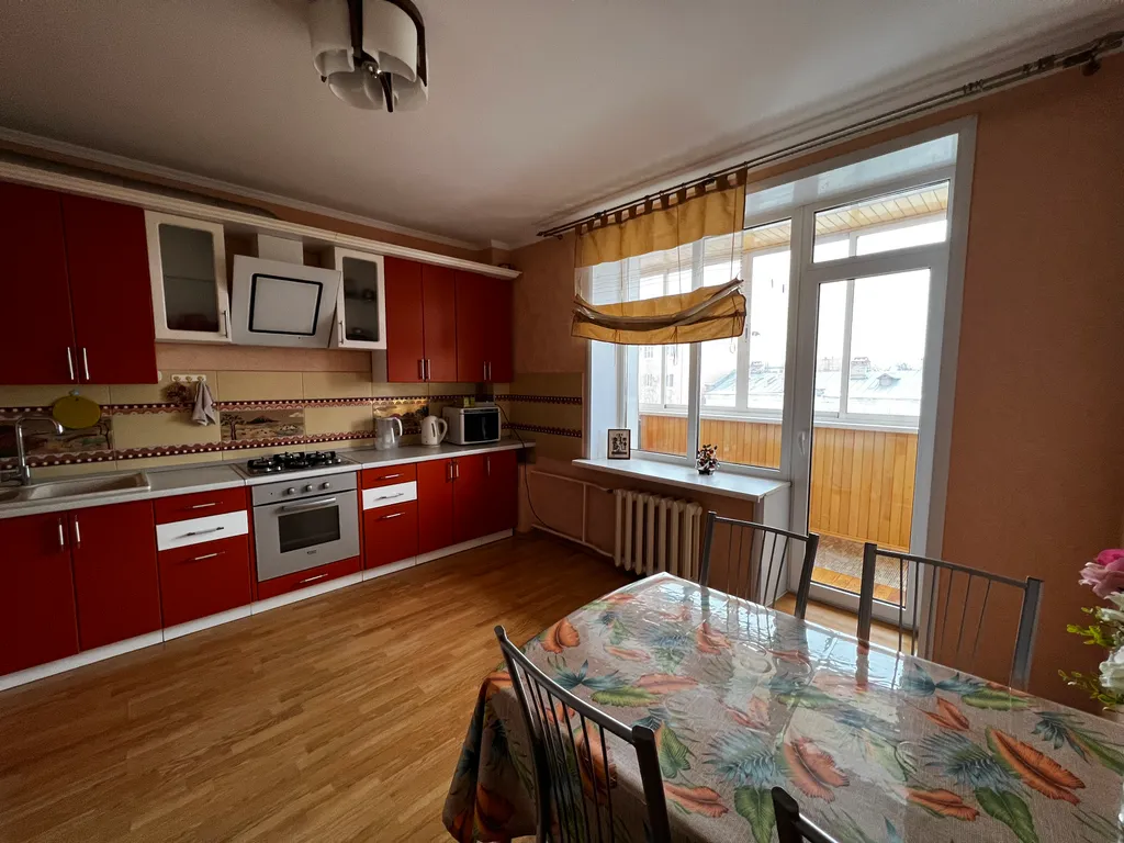 Квартира в центре с красивым видом на колокольню, храм и набережную