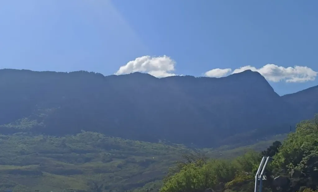 2-х комнатная квартира с балконом, видом на горы и море, парковкой