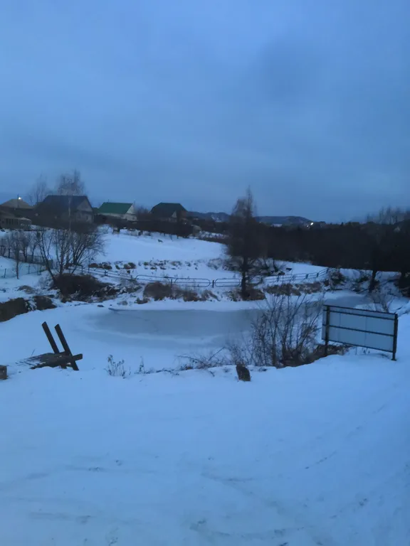 Уютный домик около озера