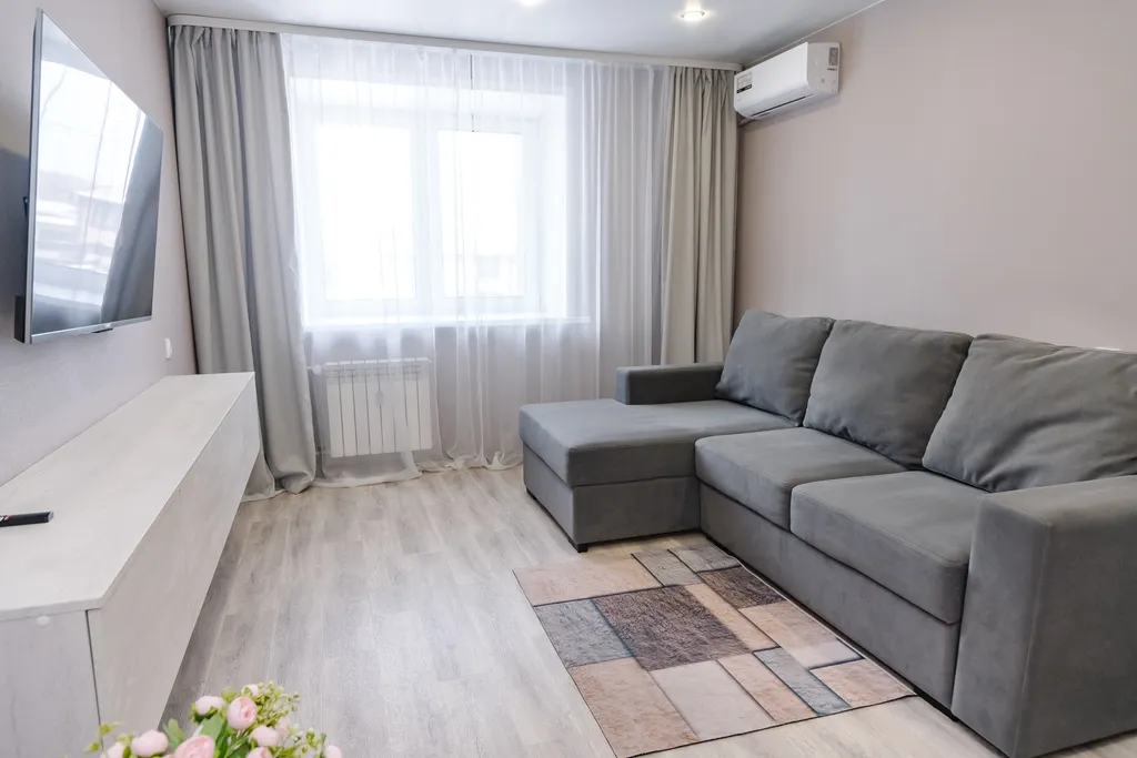 Рядом ТЦ Острова и набережная реки Амур