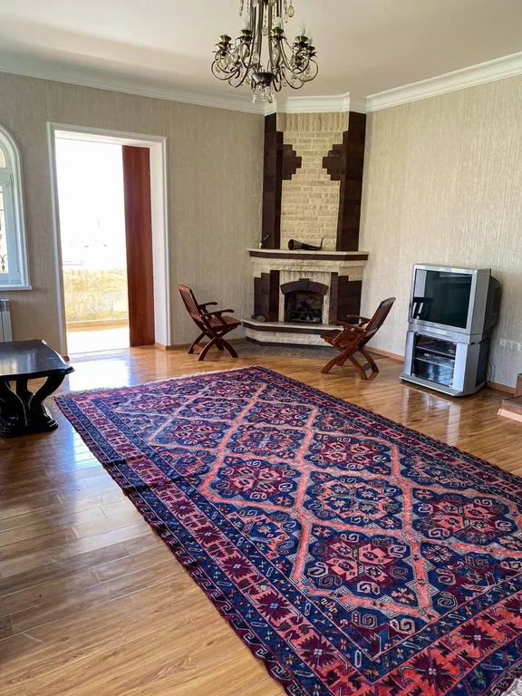 White House khunzakh