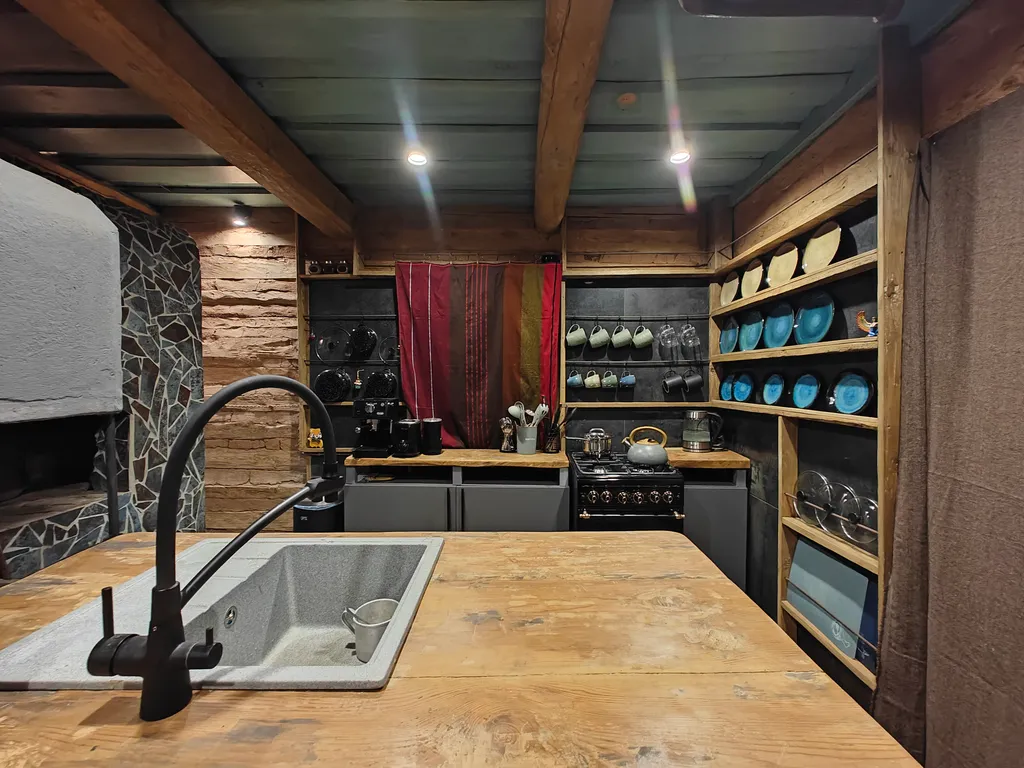 "Кот и Печка", синий дом, красота, тишина и ты