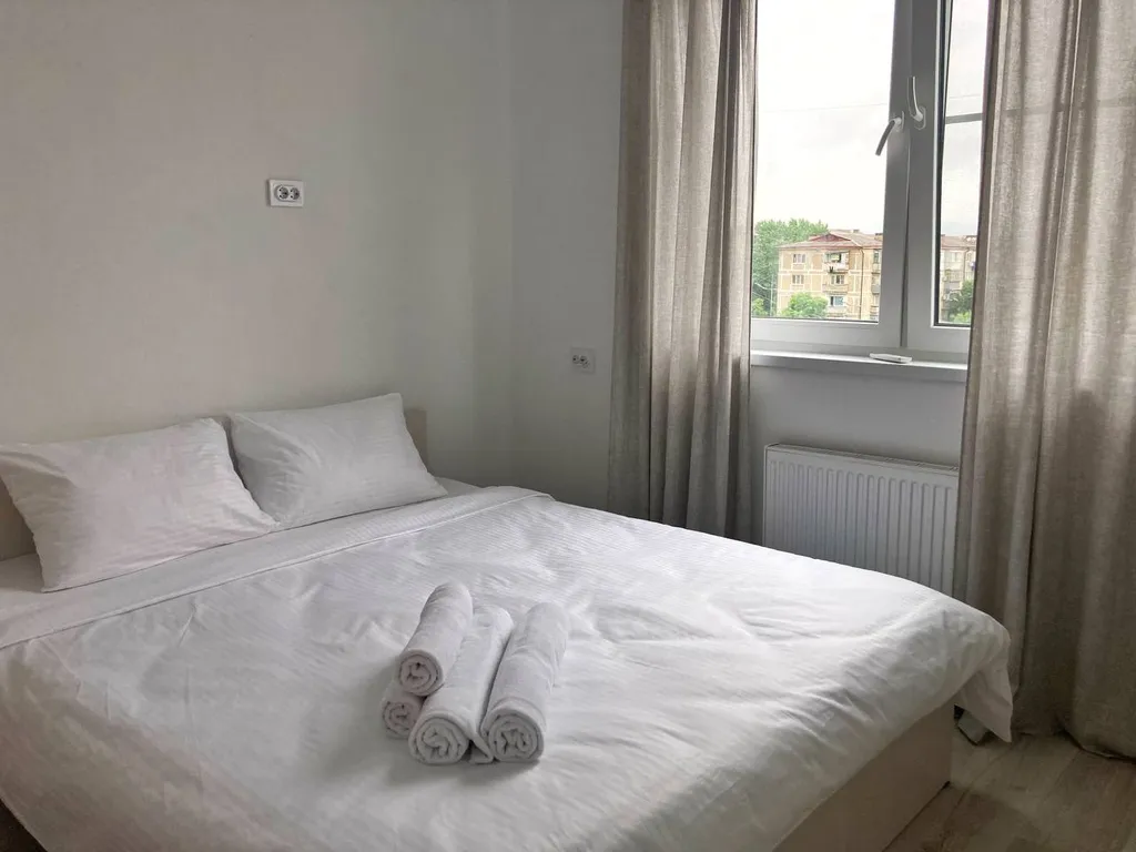 Квартира Стандартный двухместный номер с большой кроватью и видом на горы — аренда посуточно в Новороссийск