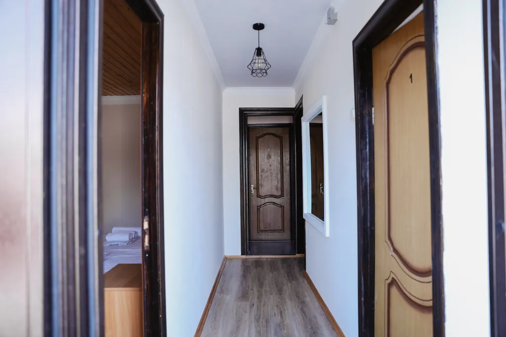 Двухместный номер с 2 отдельными кроватями эконом и общим санузлом