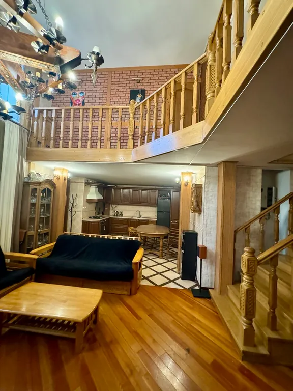 Двухуровневая квартира в центре города