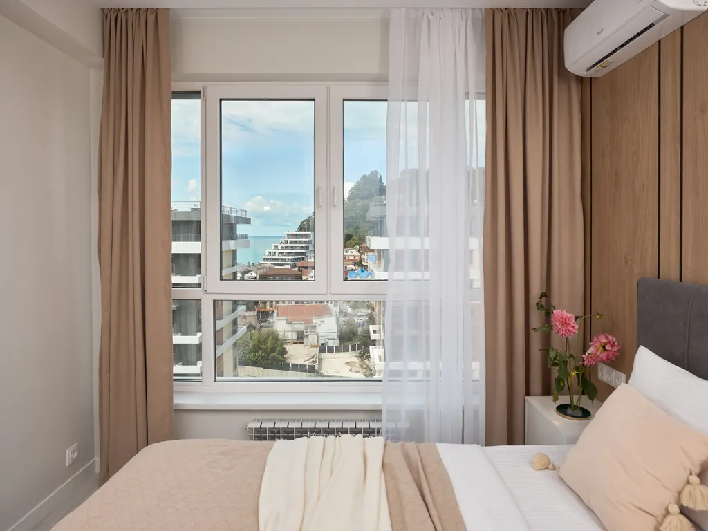 Евро двухкомнатная квартира с боковым видом на море