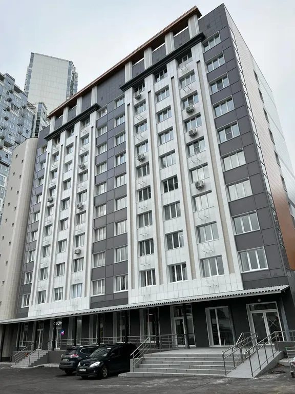 Современные апартаменты с живописным видом на канал и парк