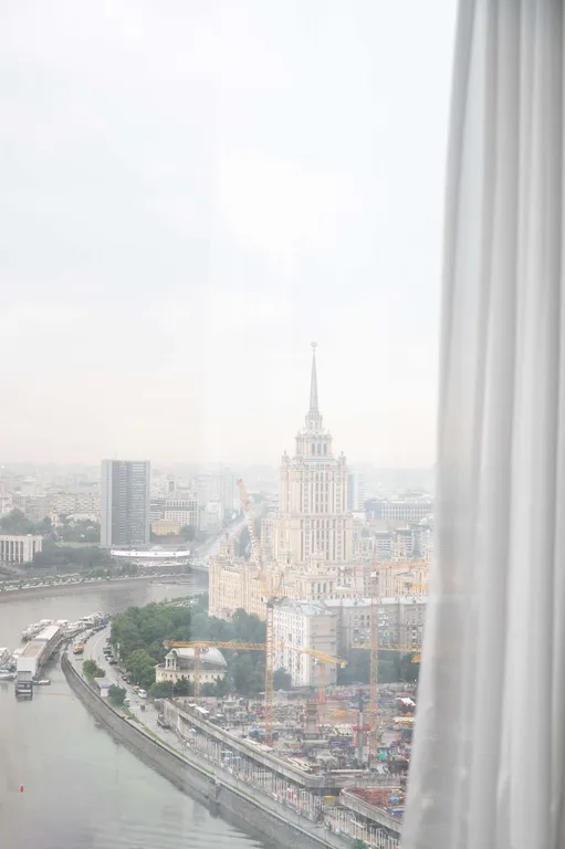 Просторные трёхкомнатные апартаменты в центре города в Capital Towers