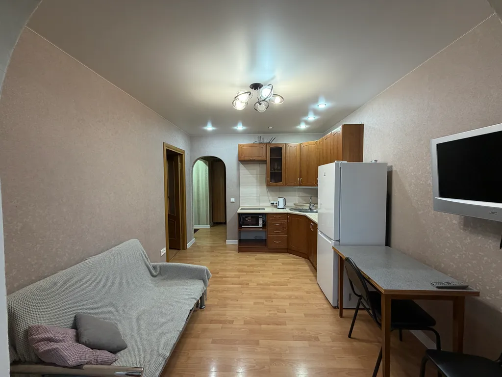 У торгового центра «Столица»