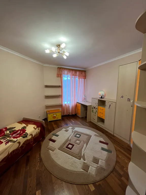 Большая уютная трехкомнатная квартира в тихом месте