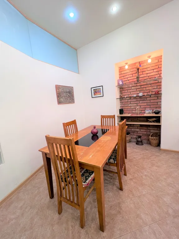 Квартира с балконом у площади Республики и экскурсии с Рубеном