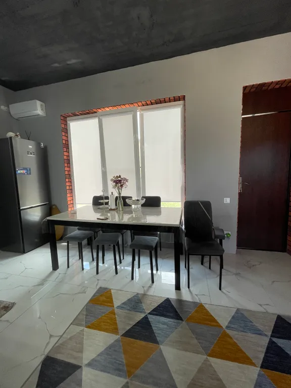 Дом рядом с горячкой, горячий источник и морем