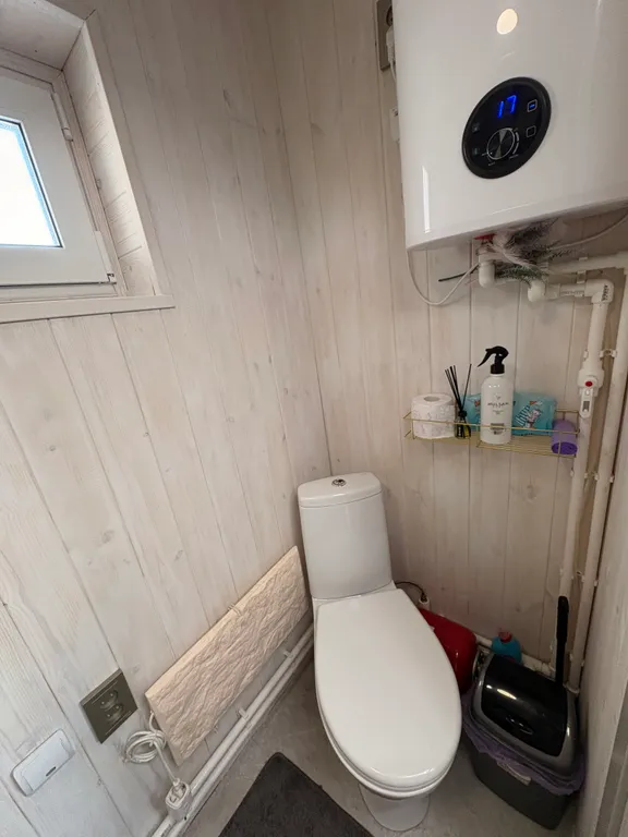 Дом с видом на горы в елочках