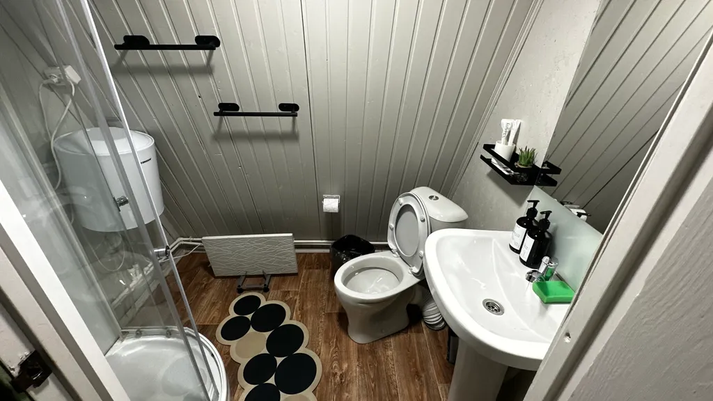 Роскошный дом на территории озера