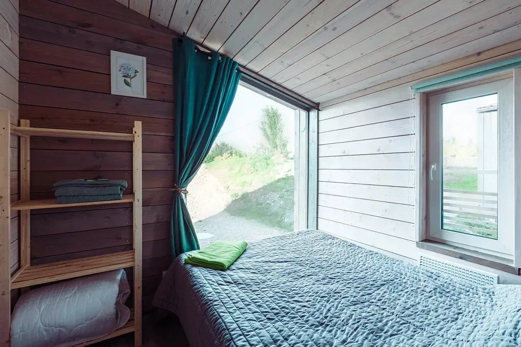 Коттедж с камином и большой террасой