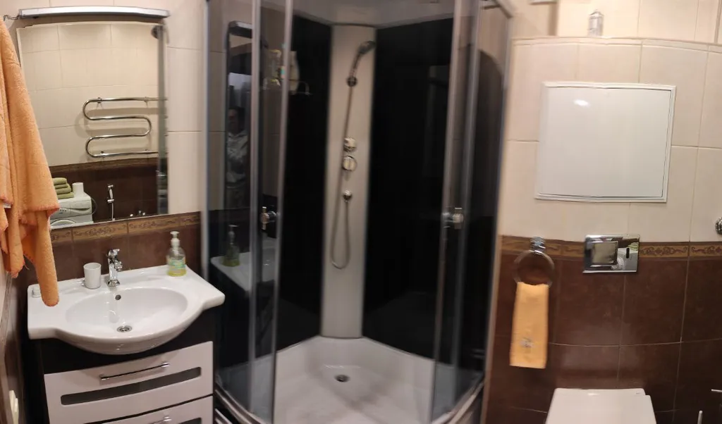 Современная квартира в хорошем районе, недалеко от станции метро