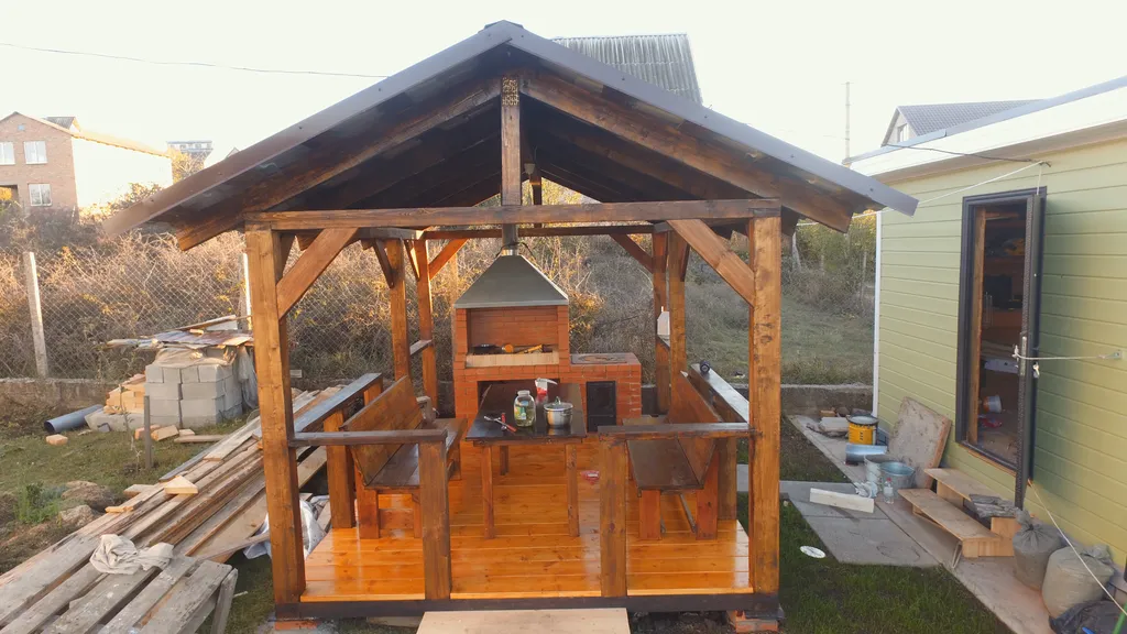 Отдельно стоящий дом с баней и барбекю