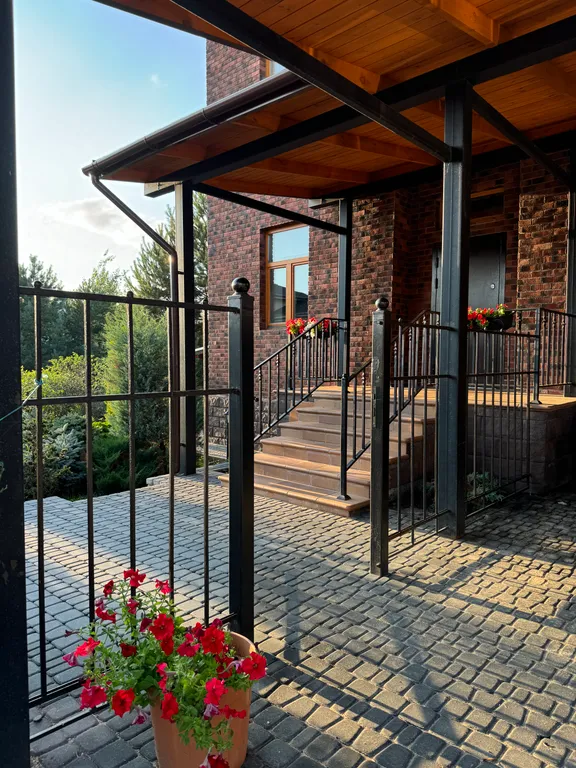 Уютный коттедж в красивом посёлке