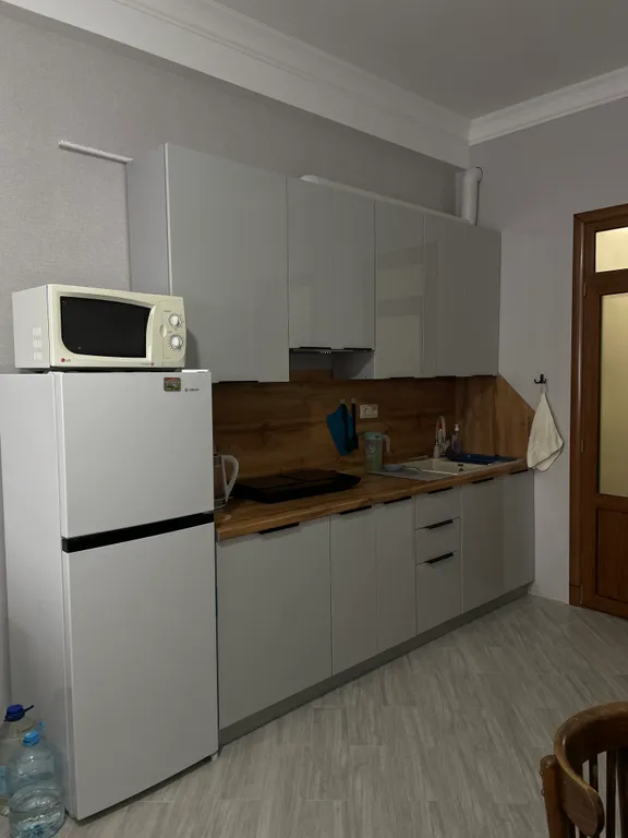 Евротрешка с видом на море, первая береговая, городской пляж