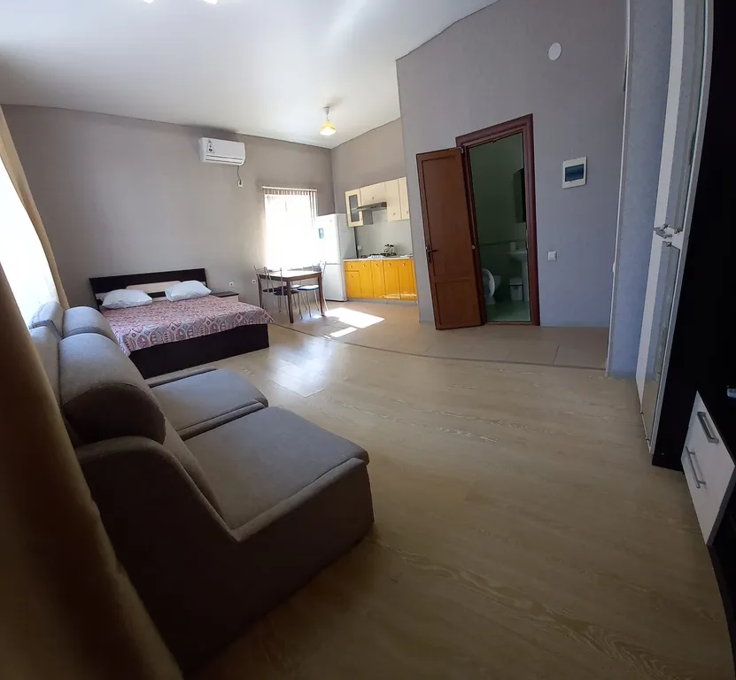 Квартира Квартира студия у моря, пляж через дорогу — Сириус